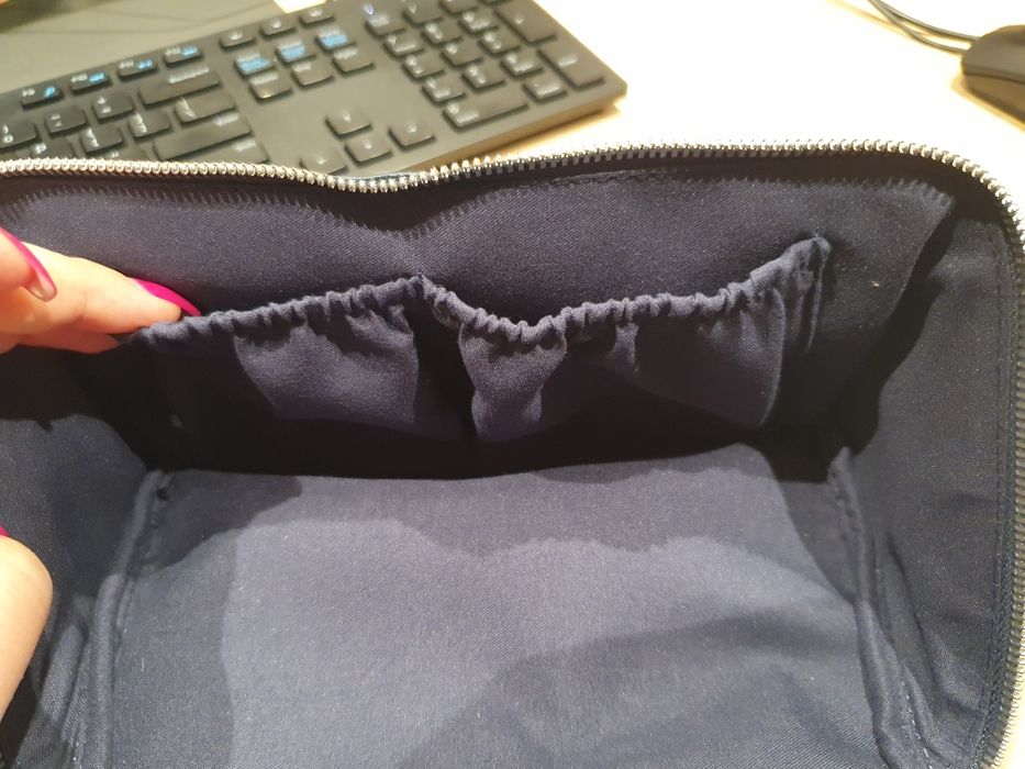 Gentuta de voiaj,  nou-nouța,  culoare bleu navy