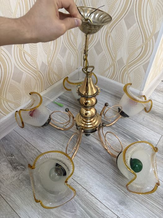 Продам люстру в хорошем состоянии