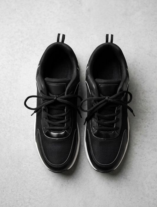 2 пары новых кроссовок