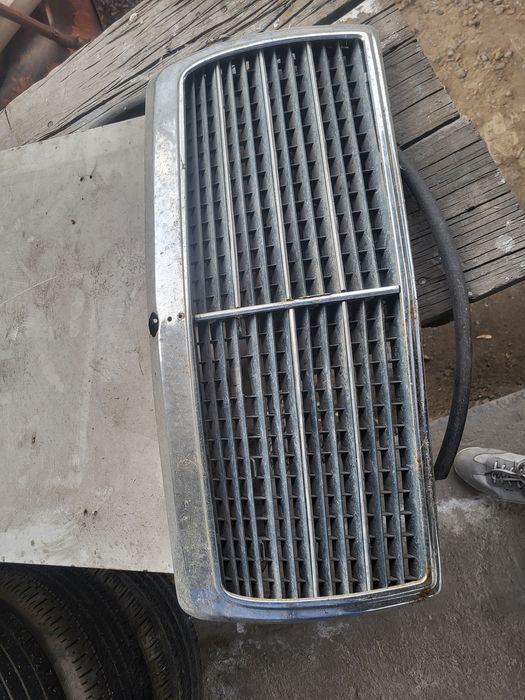 Автомобильная решётка радиатора