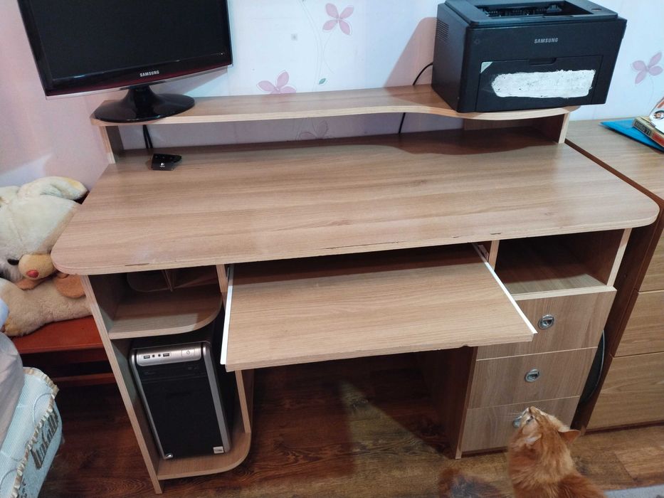 Продаю стол письменный (компьютерный)