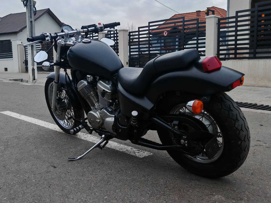 Honda Shadow VT 600 an 2000 cu 5 viteze negru mat