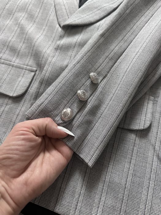 Тонкий пиджак на весну