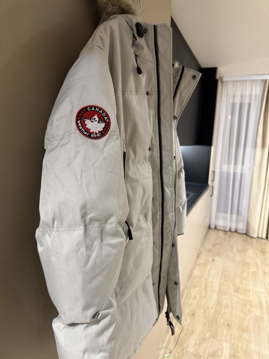 Geaca noua, nepurtata cu eticheta Canada Weather Gear