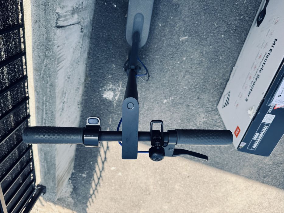 Продавам употребяван Mi electric skooter 3
