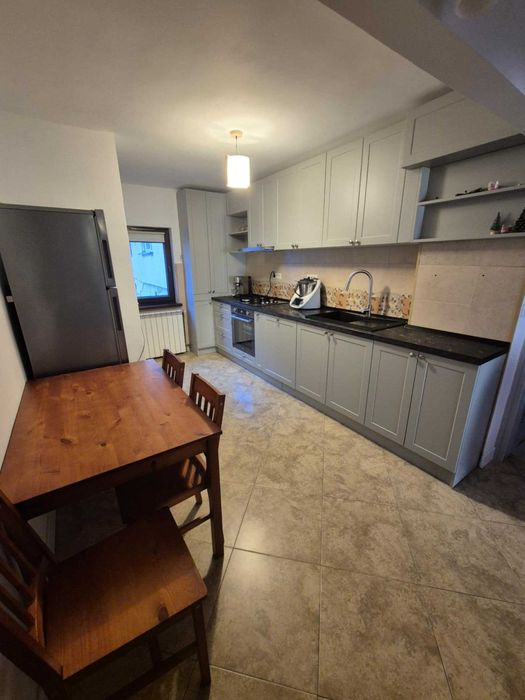 Vand apartament cu 3 camere