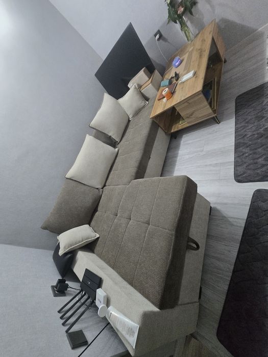 Продам стол и диван