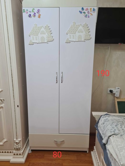 детский кровать и шкаф