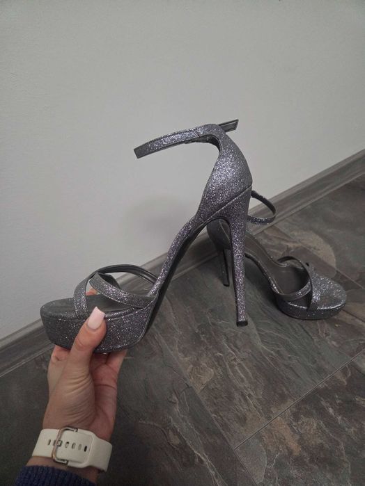 Дамски обувки с ток