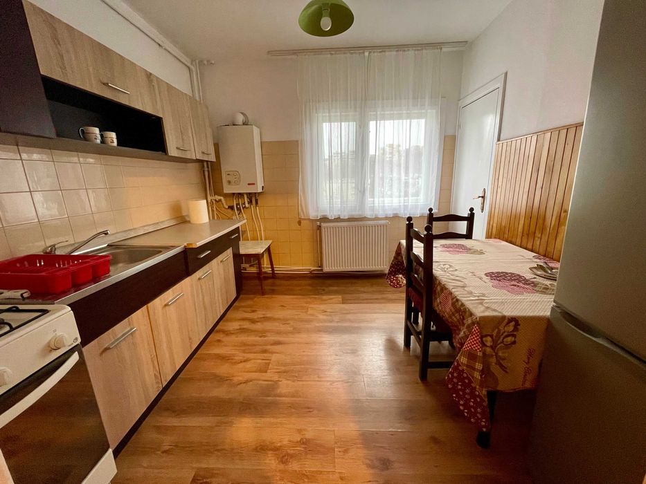 (PF) persoana fizica inchiriez apartament cu 2 camere pe str. Plopilor