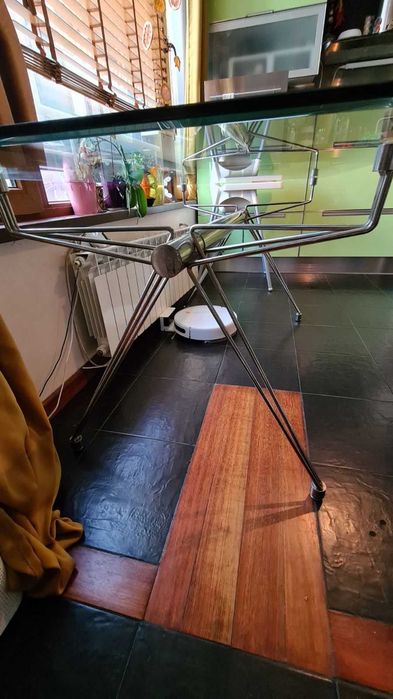 Дизайнерска италианска висока стъклена трапезна маса