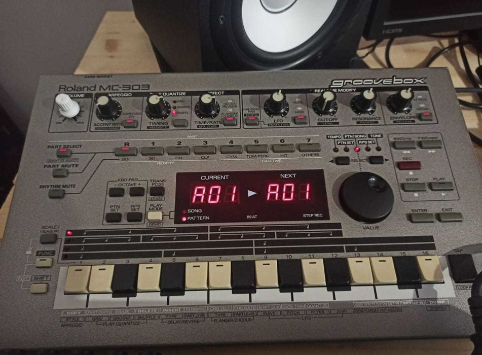Set Groovebox-uri Vintage: Roland MC-505, MC-303, RA-95 & Yamaha RM1X