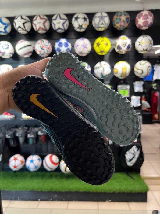 сороконожки Nike Phantom TF