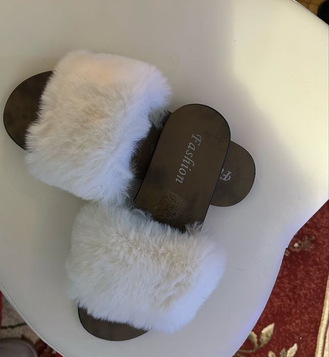 Papuci blanita noi . Detalii in Privat