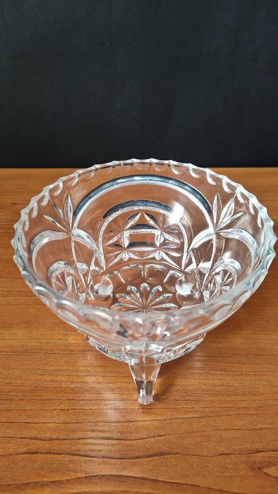 Кристална купа на крачета