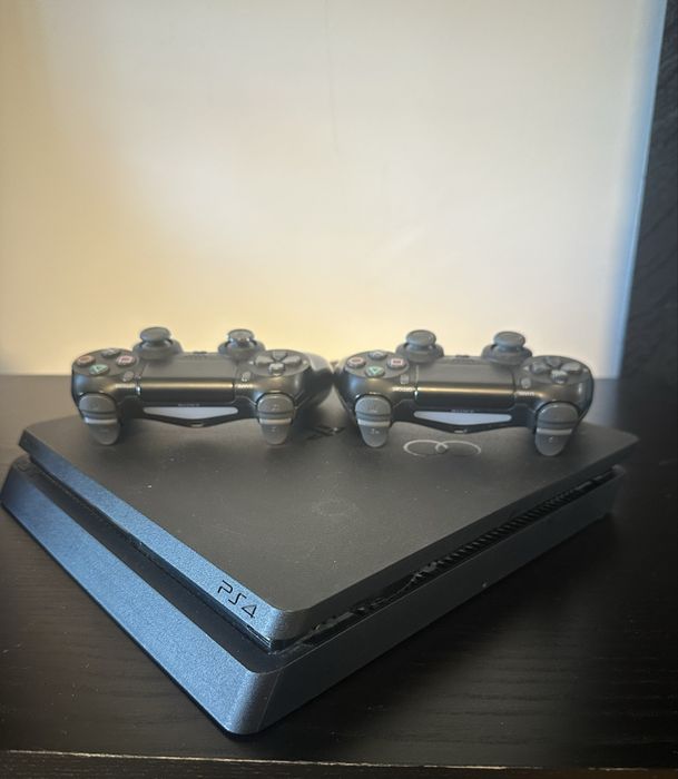 Playstation 4 slim