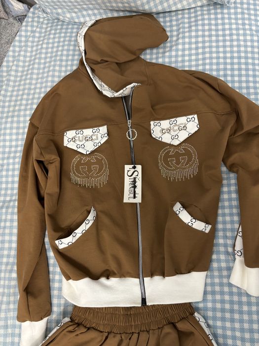 Продается спортивный костюм