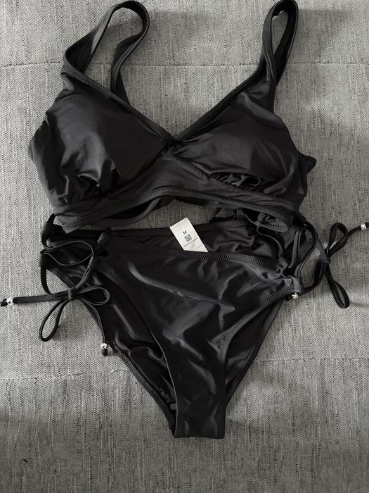 CUPSHE Costum două piese damă V‑neck crossover cu siret talie joasă – Negru pur M.