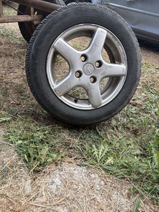 Продавам зимни гуми с джанти за Mazda 2