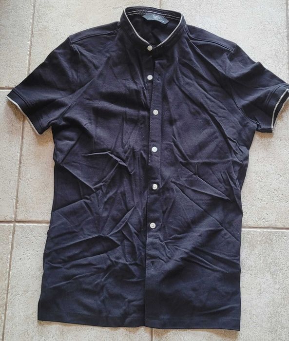 Vand 2 camasi Bershka ,marimea S