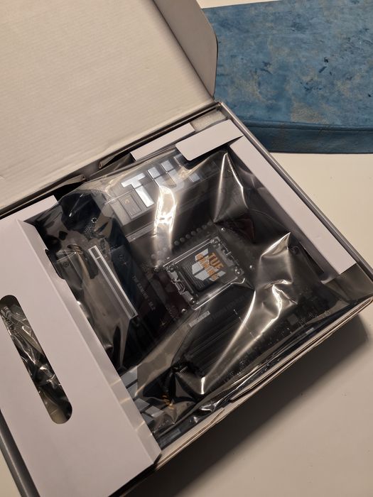 Placa de baza Asus TUF Gaming x870 Plus Wifi aproape noua!! Factura + Garantie