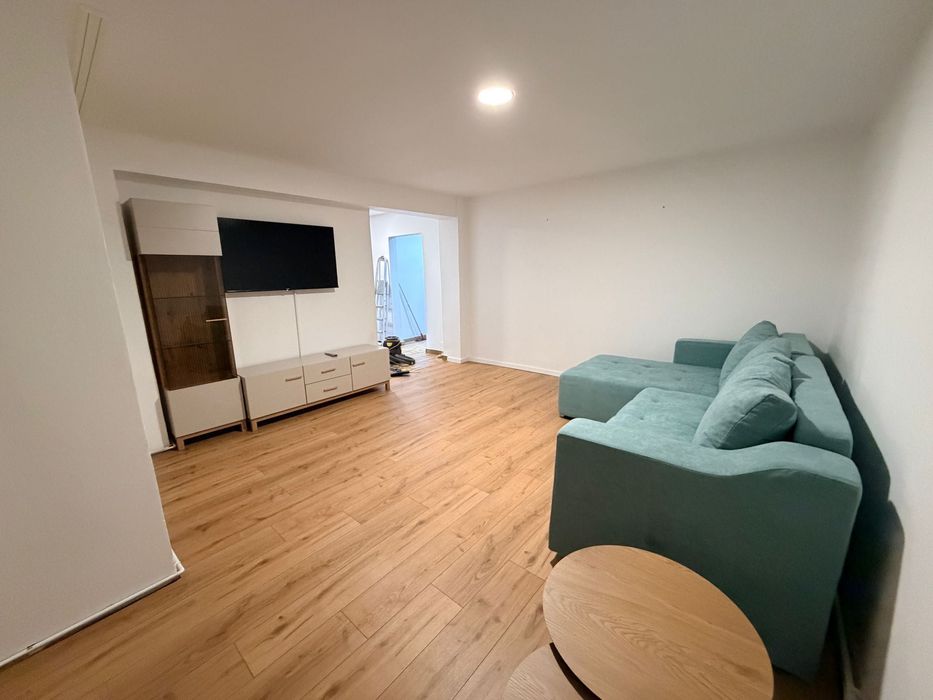 Apartament 3 camere complet renovat – de închiriat, complet mobilat