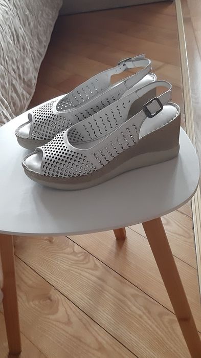 Намаление Дамски сандали и обувки естествена кожа