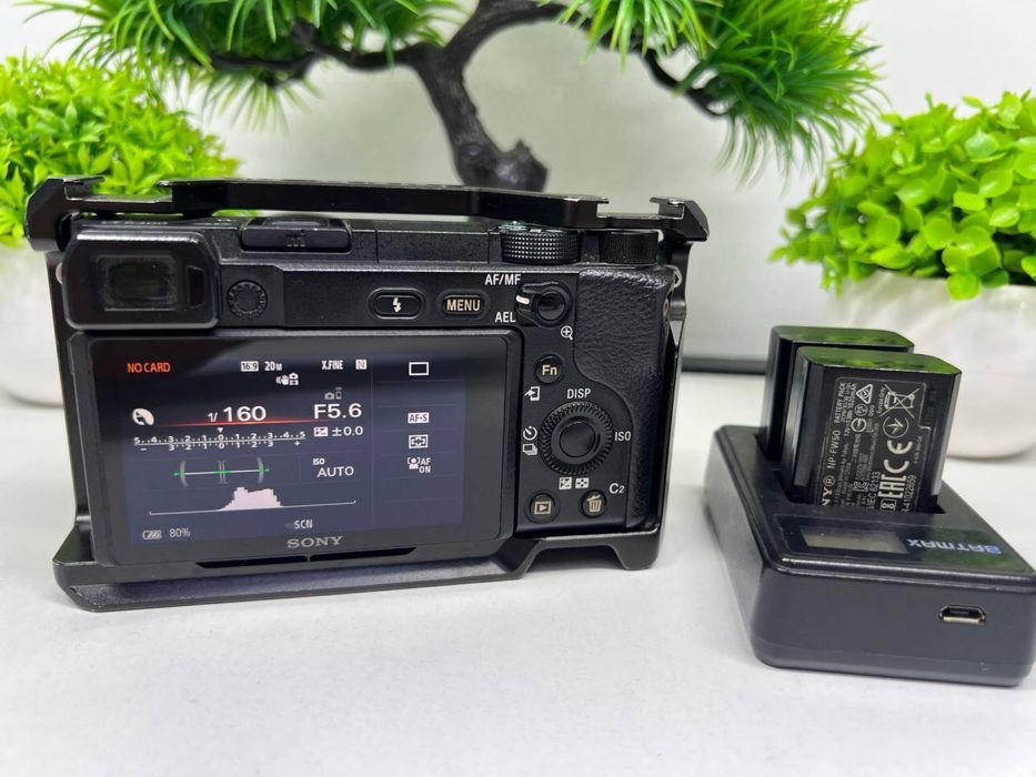Sony A6400 Комплектация: зу