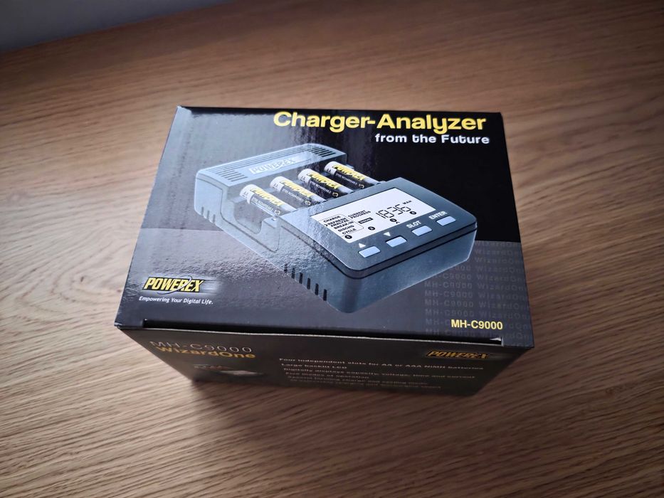 Charger analyzer/incarcator acumulatori Maha Powerex MH-C9000