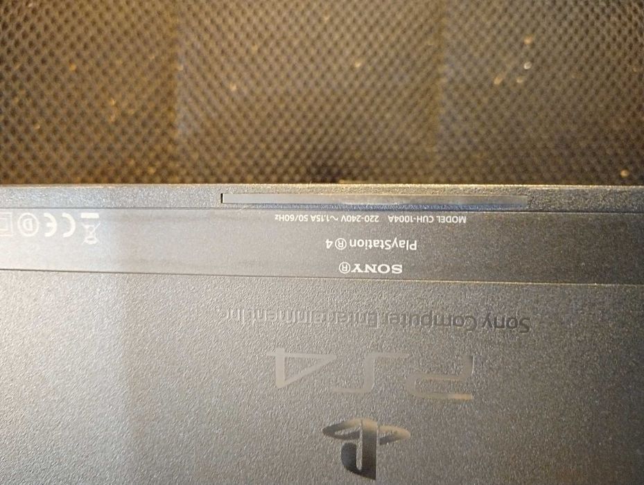 Sony PlayStation 4 (PS4) 500GB + 4 игри | Отлично състояние | Топ цена