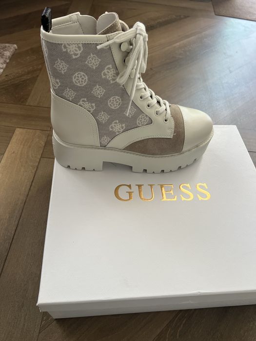 Дамски боти GUESS