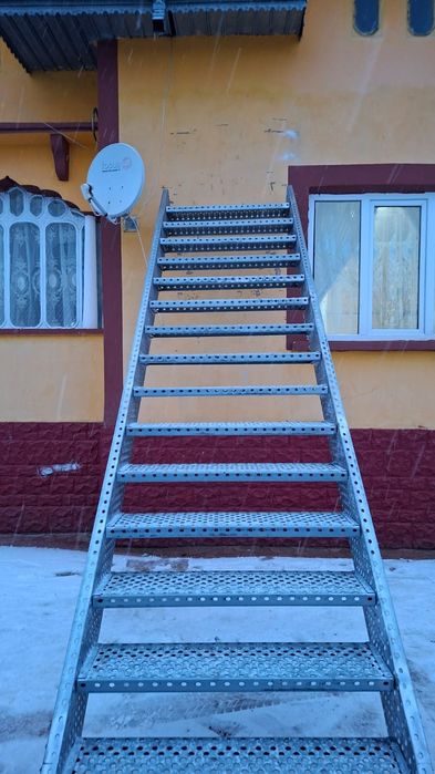 Firma noastră realizează SCARI METALICE Interioare si Exterioare la comandă !

PROIECTARE - EXECUȚIE SI MONTAJ in toata țara !

SCARI cu trepte lemn f