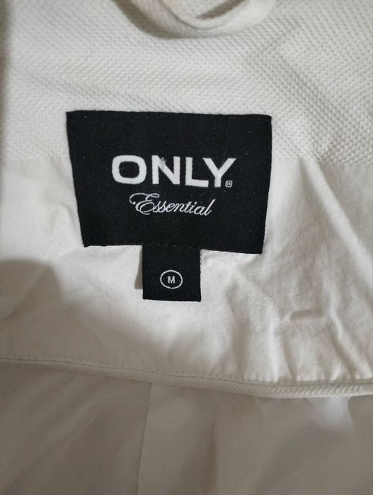 Пуховик зимний белый