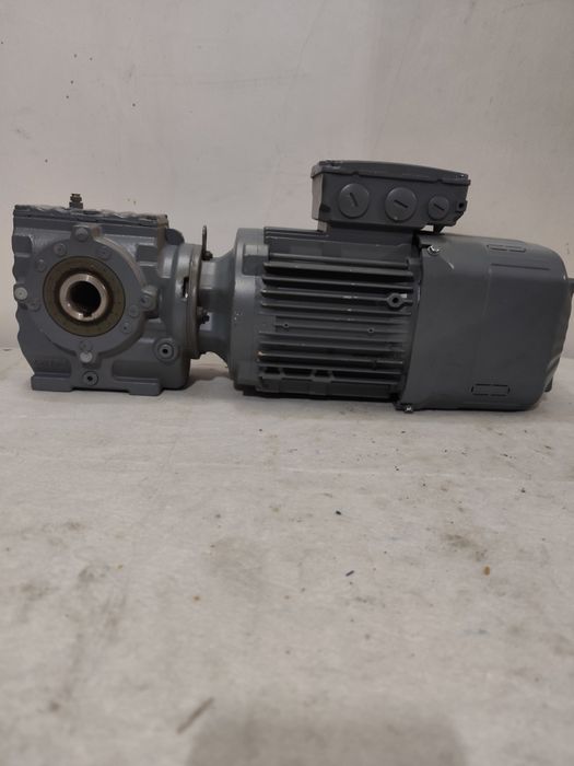 Reductor 1,1 kw  ,120 rotații