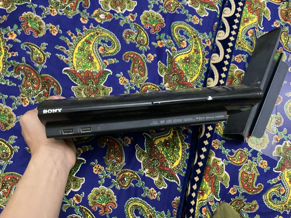 Продам пс3 супер слим не прошитая.