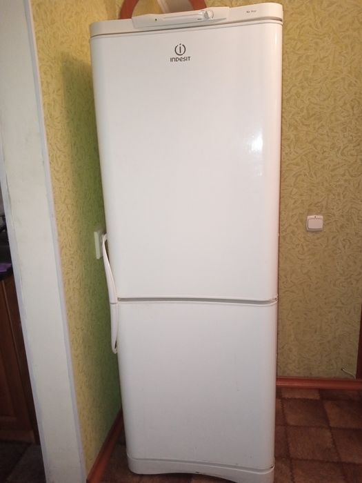 Холодильник INDESIT