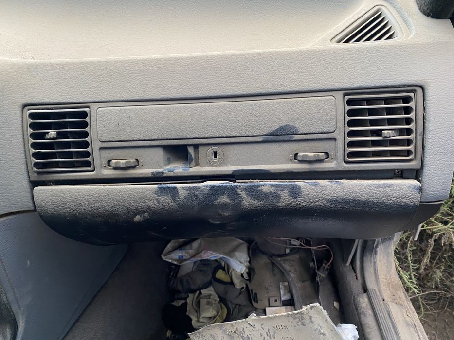 Разбор БМВ E36 на запчасти