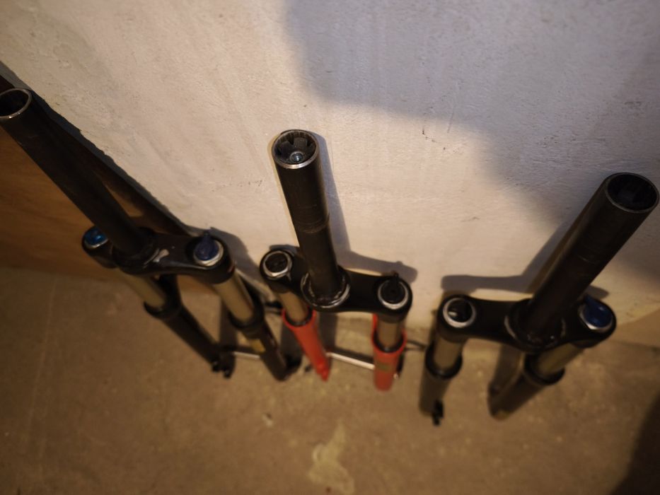 Продават се 3 броя Sr suntour Raidon.  Цената е на брой.