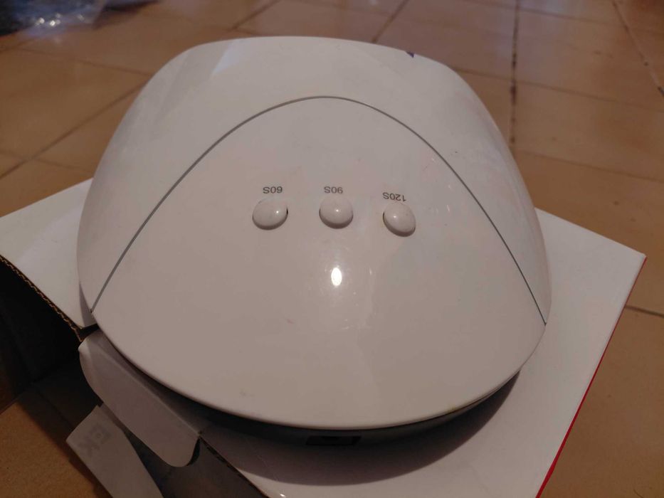 LED лампа за маникюр