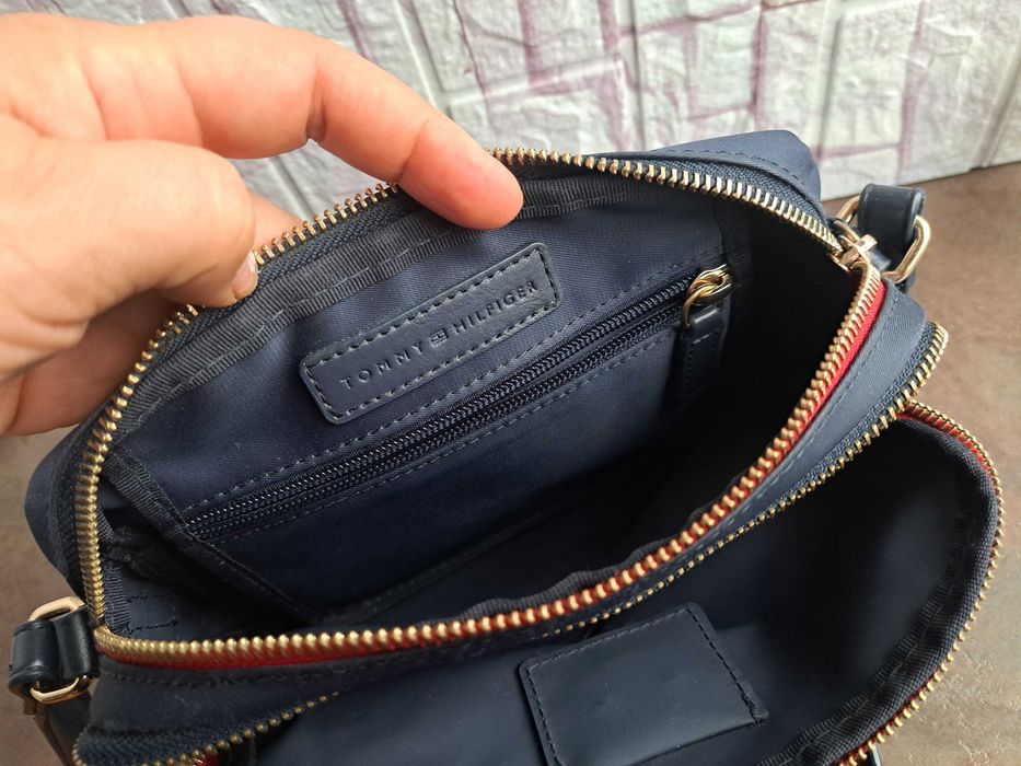 дамска чанта,Tommy Hilfiger,малка синя чантичка