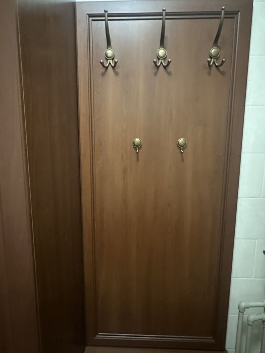 Вешалка с тумбой для обуви