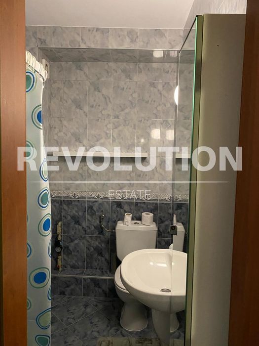 Четиристаен апартамент в района на Общината!