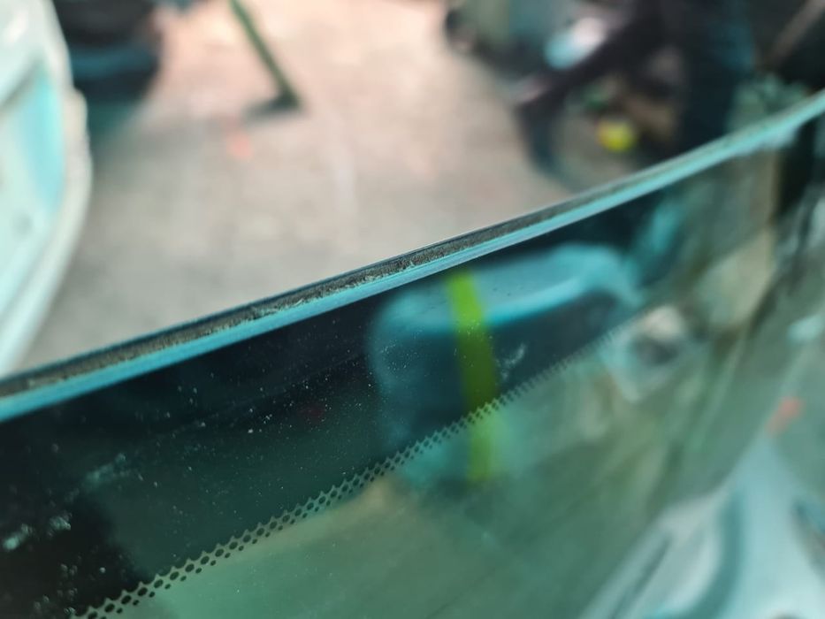 Заднее лобовое стекло Lexus RX300