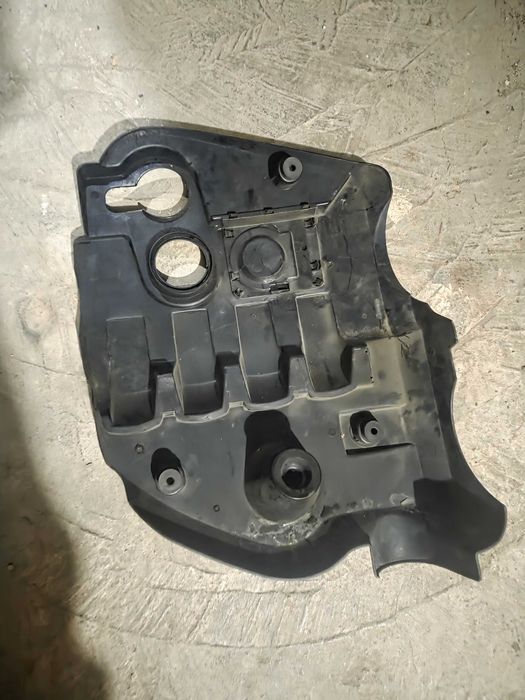 Кора над двигателя за пасат B5.5