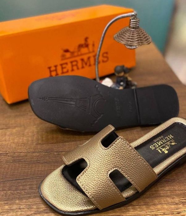 Papuci hermes ~80 lei