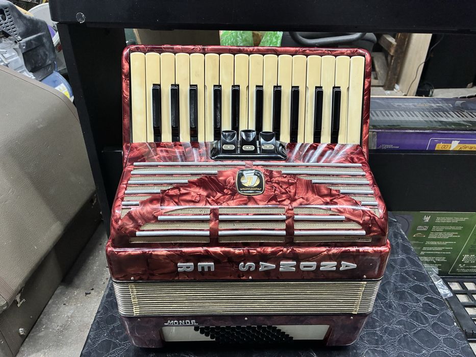 Acordeon Weltmeister cu 48 de basi