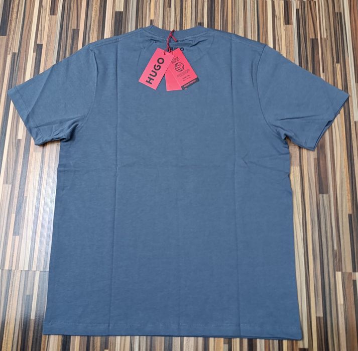 Vand tricou nou de barbati Hugo