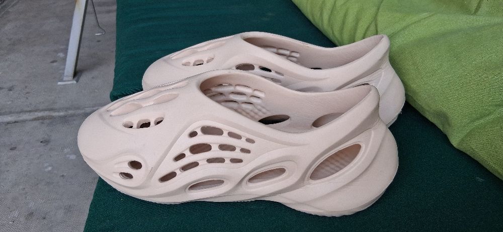 Șlapi        de         vara