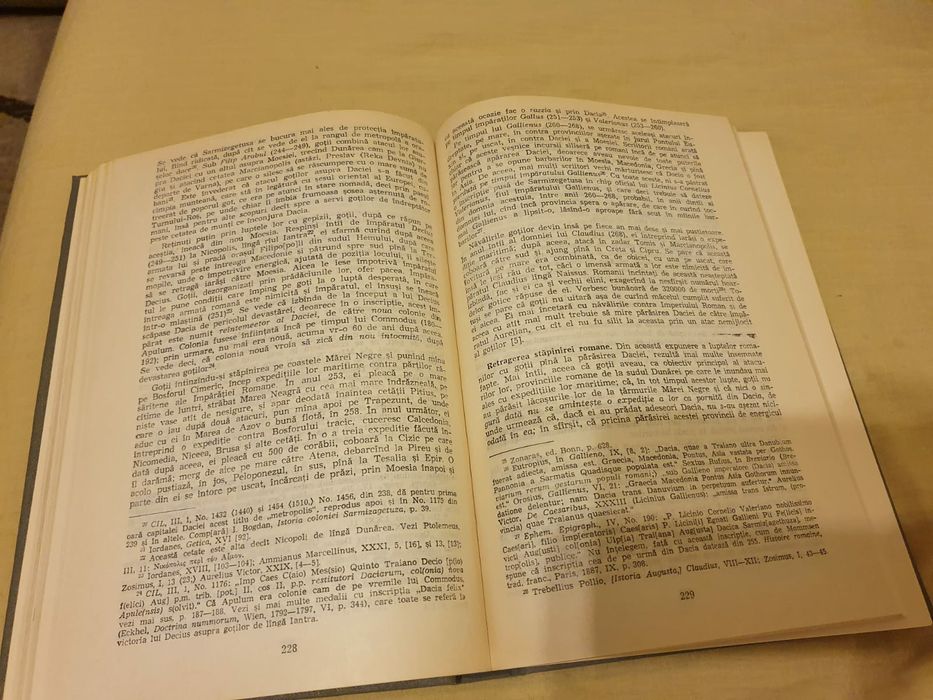 Istoria Românilor din Dacia Traiană, ediția a4, vol. 1, A. D. Xenopol.