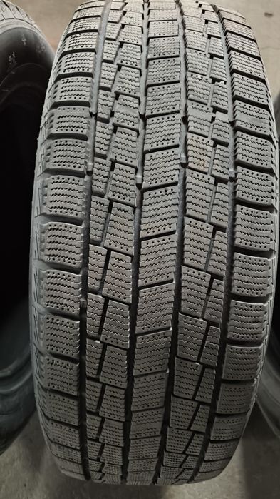 Шины  235-60-R18  , три  баллона.